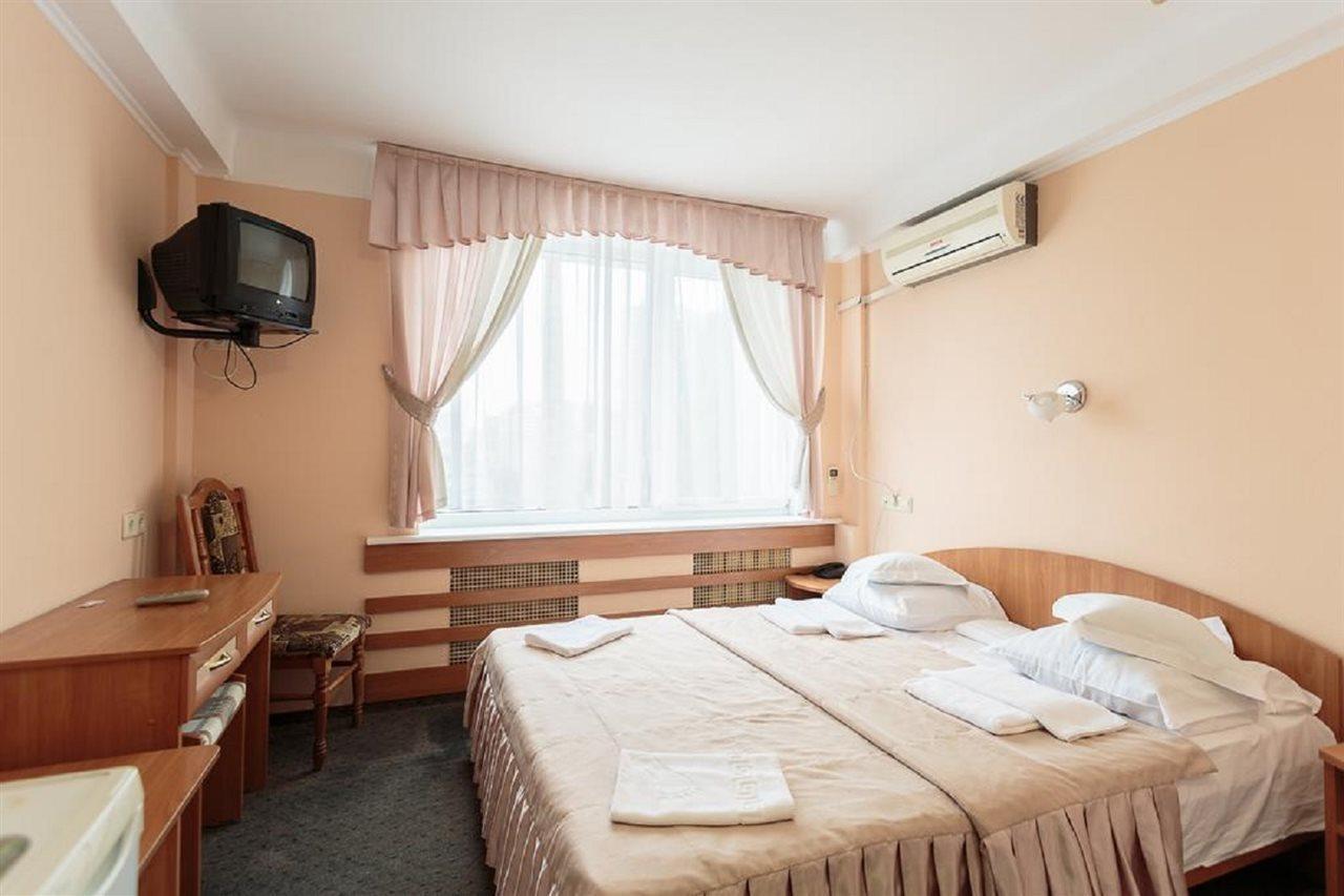 Druzhba Service Hotel Kyiv Exterior foto