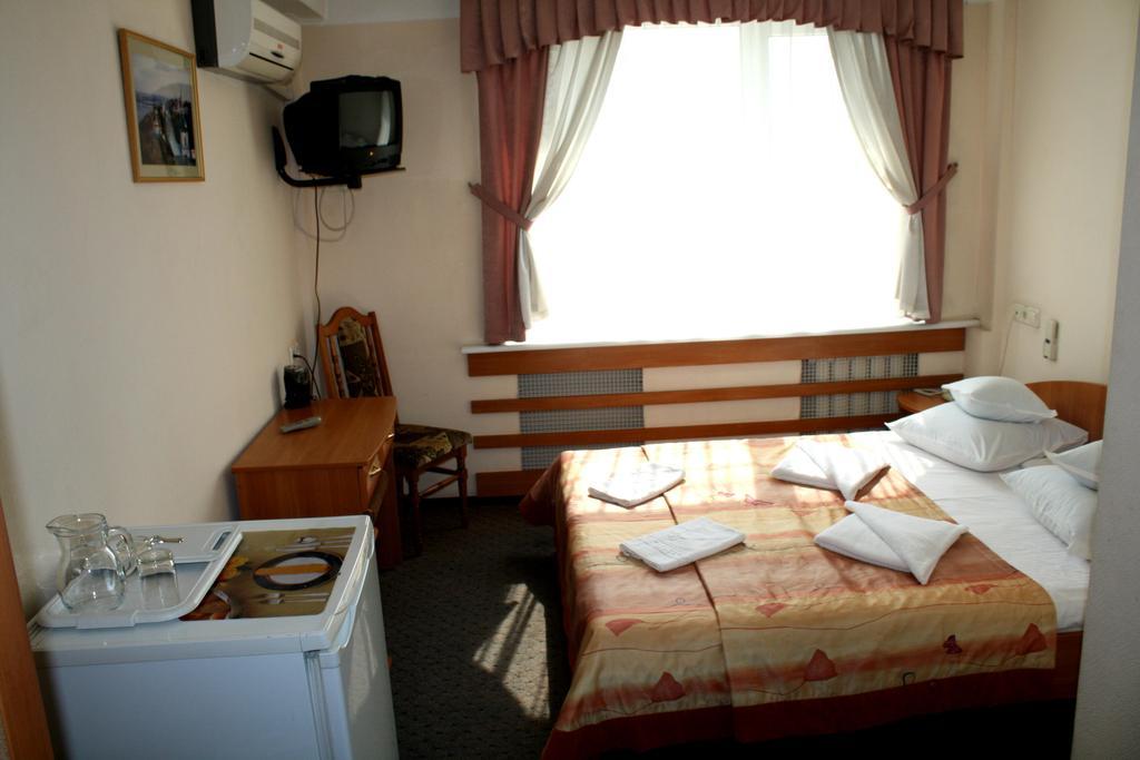Druzhba Service Hotel Kyiv Exterior foto